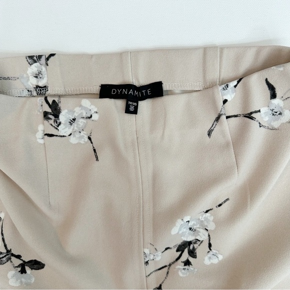 Dynamite Tan Floral Knee-length Pencil Skirt Size XSmall - Picture 2 of 4